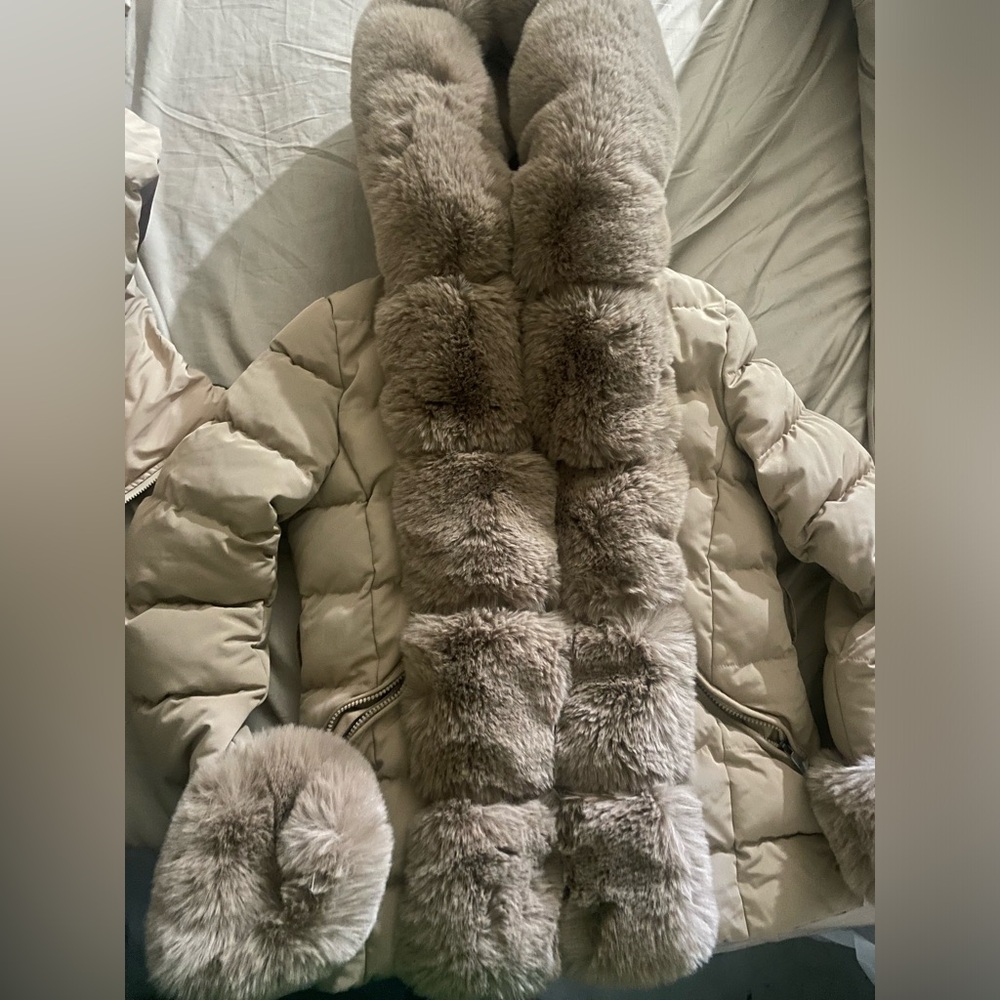 Luxurious Beige Faux fur -Trimmed Jacket w/belt